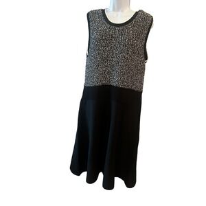 Karl Lagerfeld Women’s Size Large Knit Dress Sleeveless Color-block Minimalist‎